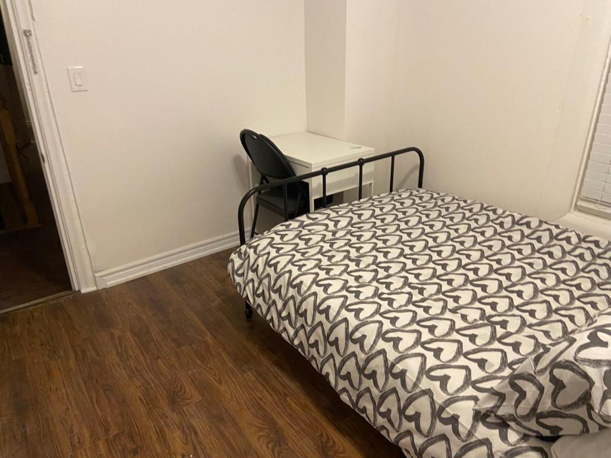 Budget Quad Room With En Suite Bathroom 36B Toronto Exterior foto
