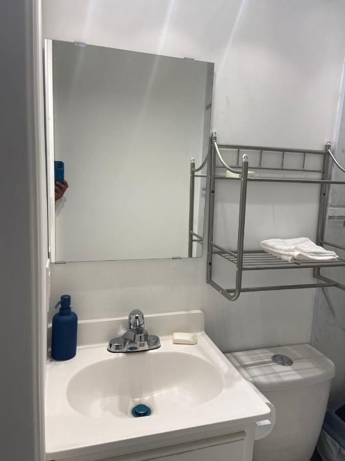 Budget Quad Room With En Suite Bathroom 36B Toronto Exterior foto